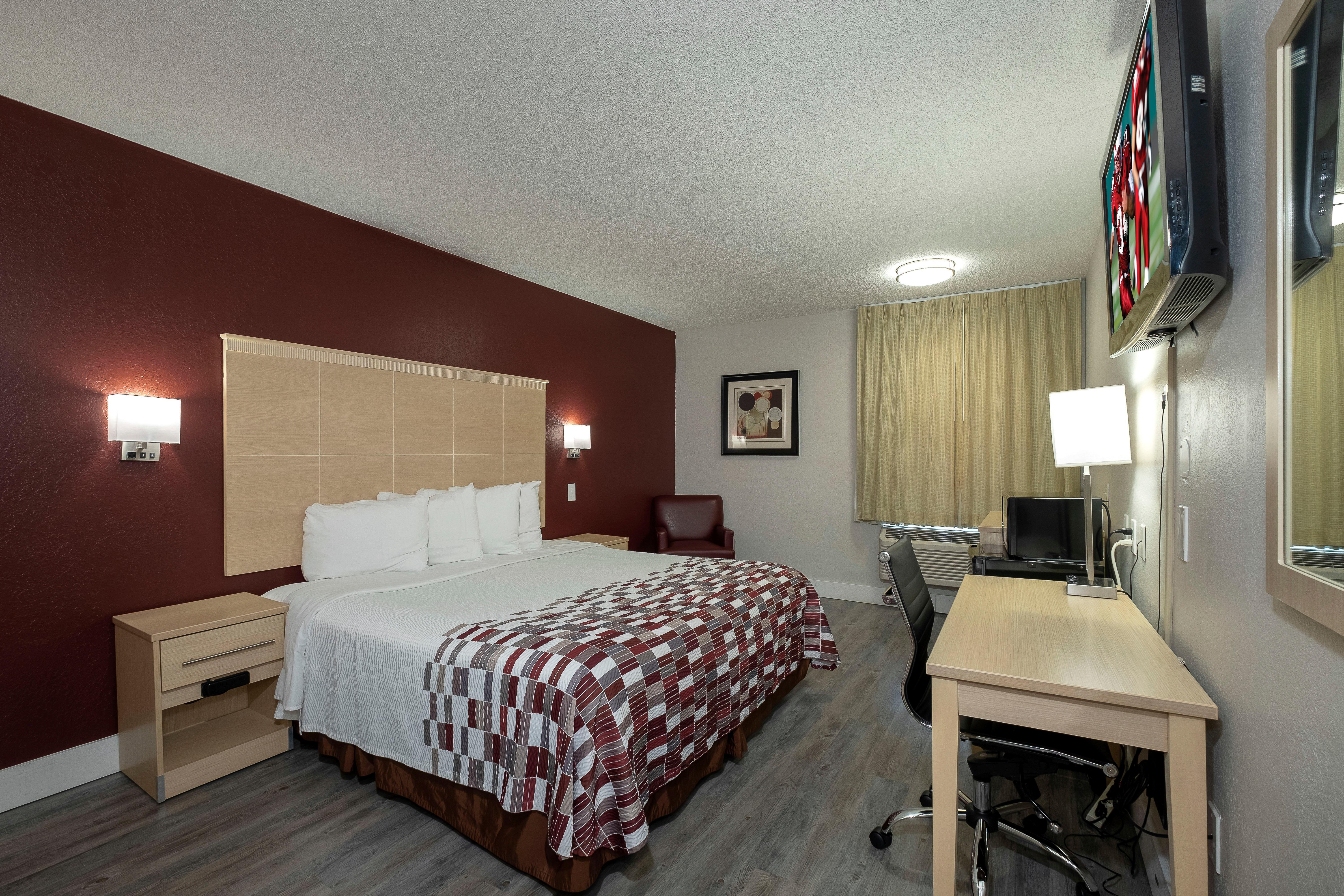 Red Roof Inn Raleigh North-Crabtree Mall-Lenovo Center Bagian luar foto