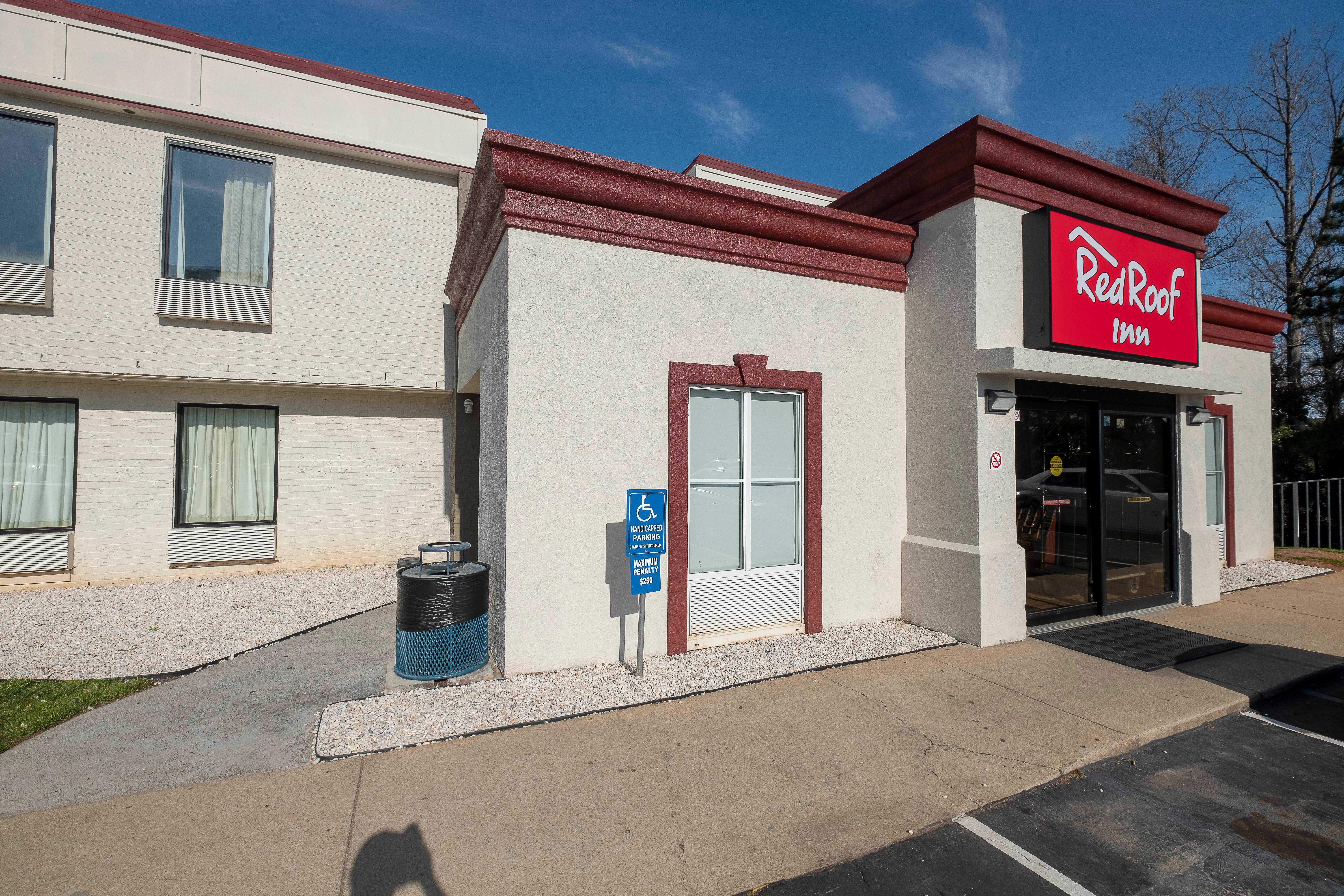 Red Roof Inn Raleigh North-Crabtree Mall-Lenovo Center Bagian luar foto