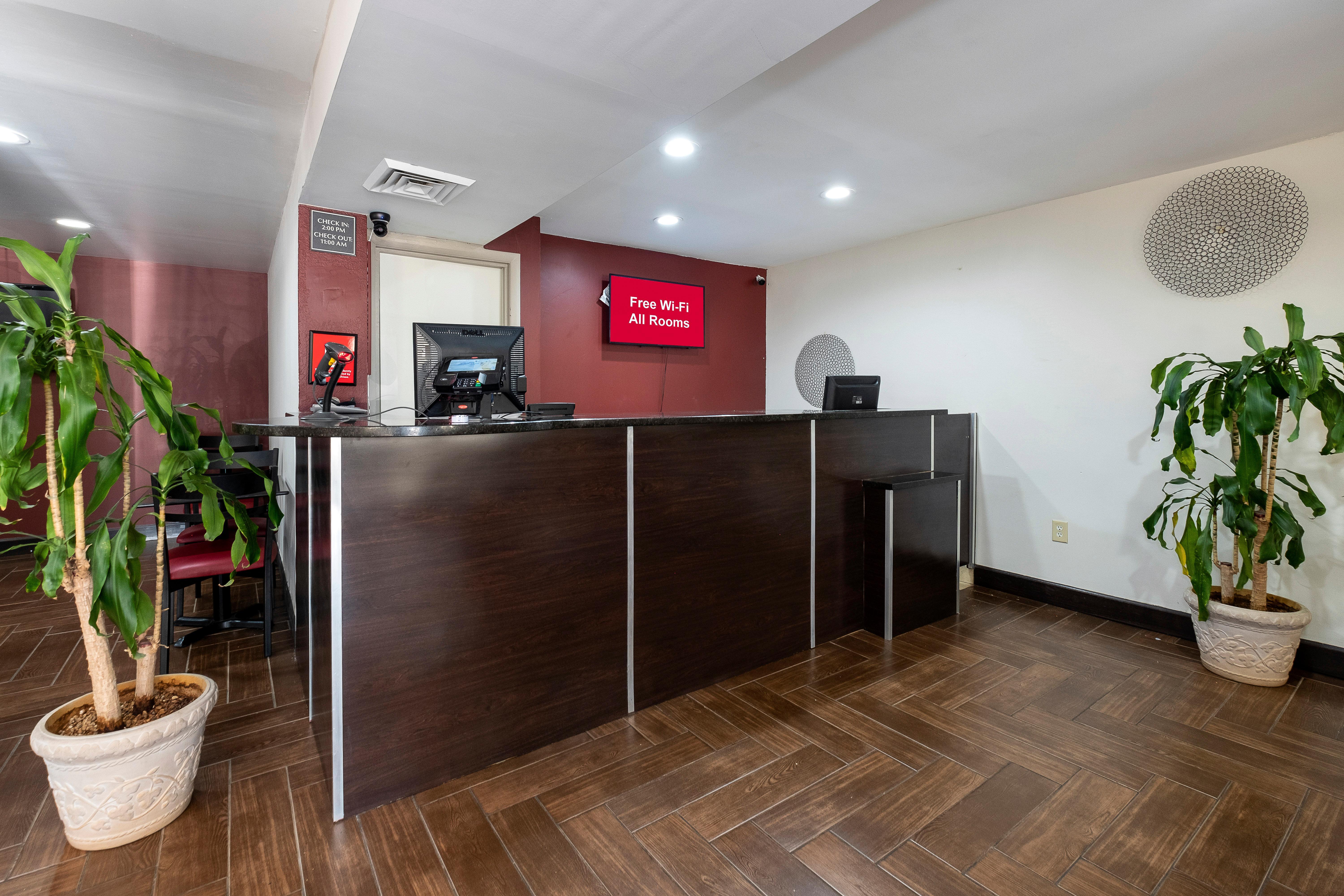 Red Roof Inn Raleigh North-Crabtree Mall-Lenovo Center Bagian luar foto