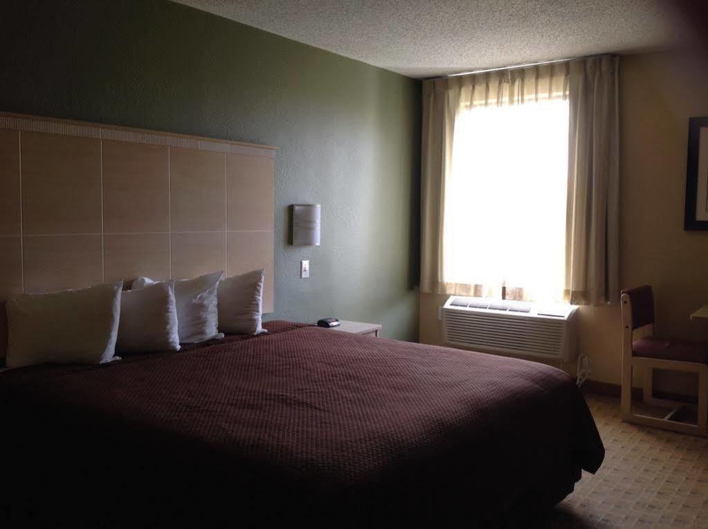 Red Roof Inn Raleigh North-Crabtree Mall-Lenovo Center Bagian luar foto